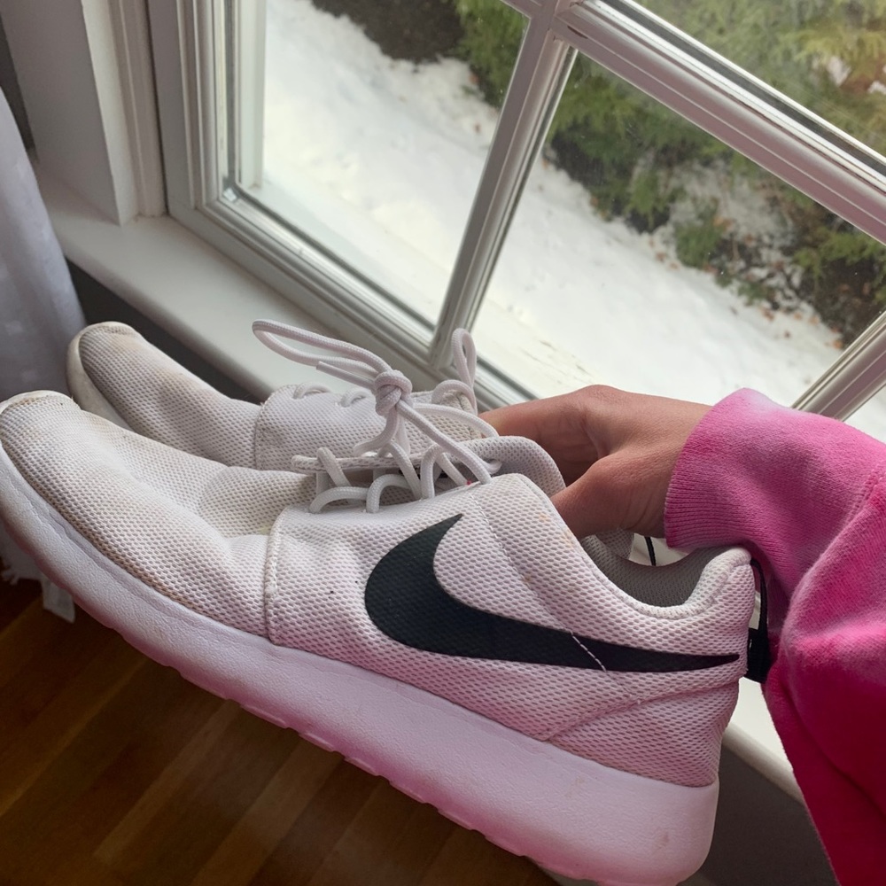 White Nike Roches!